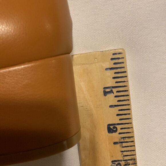 Women's size 5 chunky heels round toe ankle boots w/buckle. - Picture 3 of 10